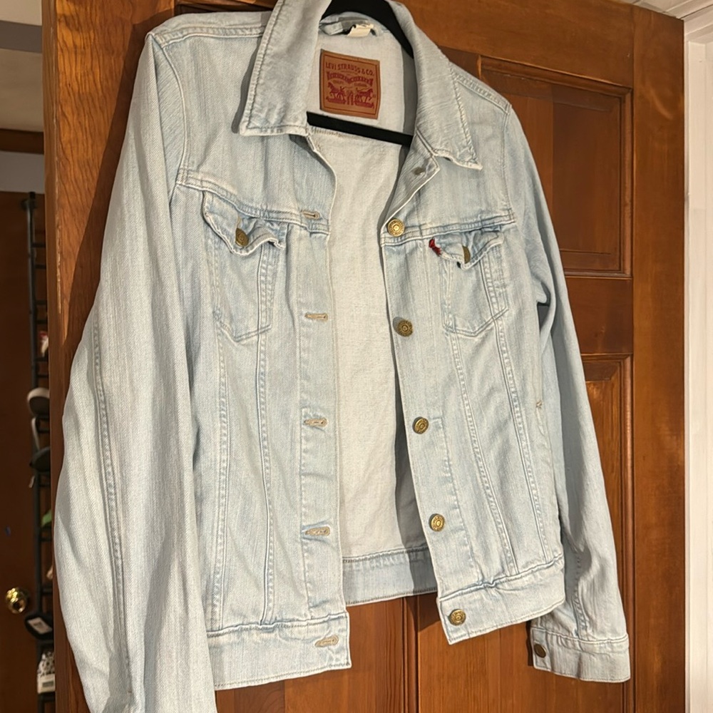 Levi’s Light denim jacket. EUC , Medium